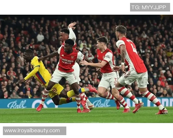 利兹联队与狼队激战正酣谁能在英超赛场上笑到最后