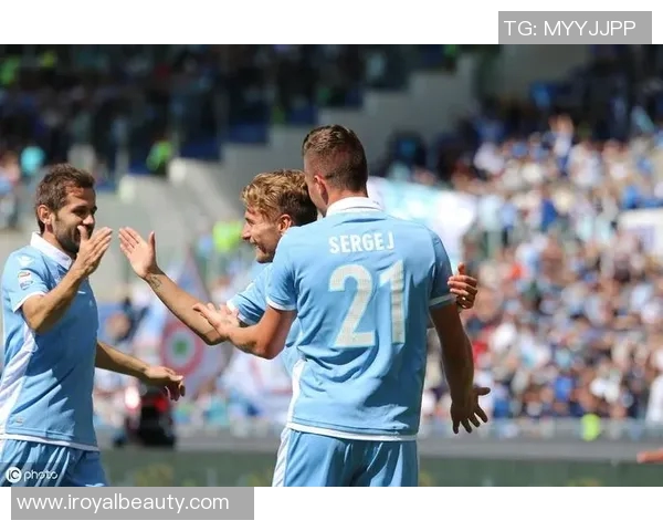 棉农与吉达阿赫利的激烈对决揭示足球战术与团队精神的完美结合