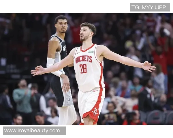 活塞队在主场以114比109险胜火箭队展现出强大的团队合作与顽强拼搏精神 活塞队在主场以114比109险胜火箭队展现出强大的团队合作与顽强拼搏精神