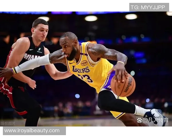 腾讯湖人对决热火精彩赛事回顾与分析展望