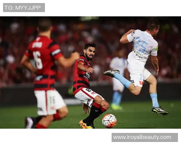 西悉尼流浪者与惠灵顿凤凰的激烈对决展现足球魅力与团队精神