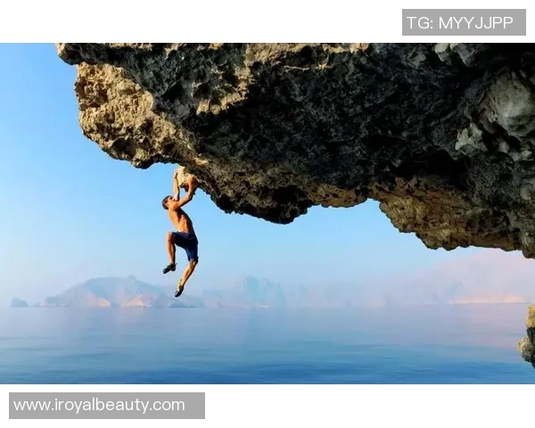 重庆极限运动队在攀岩联赛中以52分稳居榜首展现强大实力 重庆极限运动队在攀岩联赛中以52分稳居榜首展现强大实力