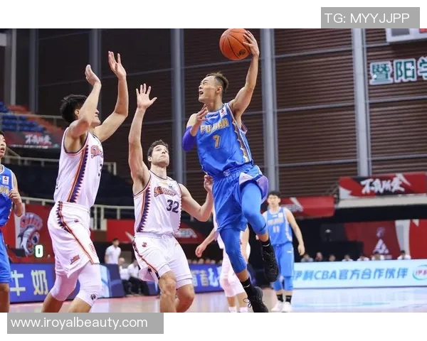 重庆篮球队实力之争引发热议球迷观点各异分析深入 重庆篮球队实力之争引发热议球迷观点各异分析深入