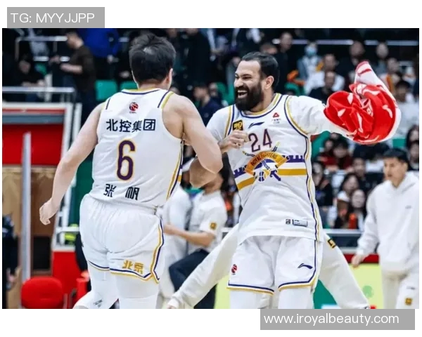 CBA激战上海队对决广东队谁能笑到最后精彩赛事即将上演